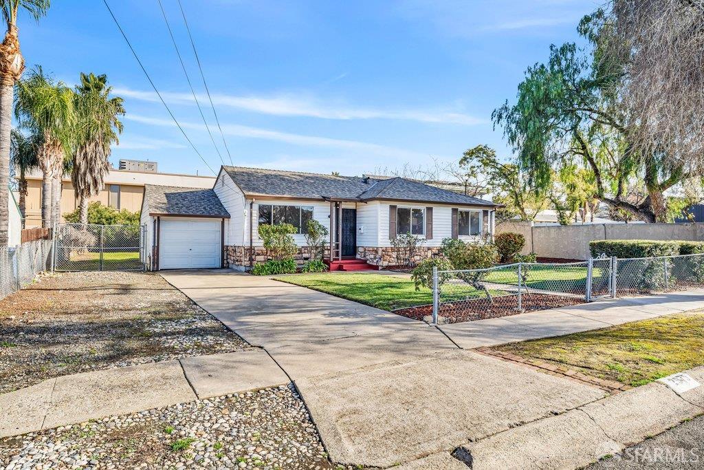 Detail Gallery Image 3 of 39 For 2975 Sherman St, Pittsburg,  CA 94565 - 3 Beds | 1 Baths