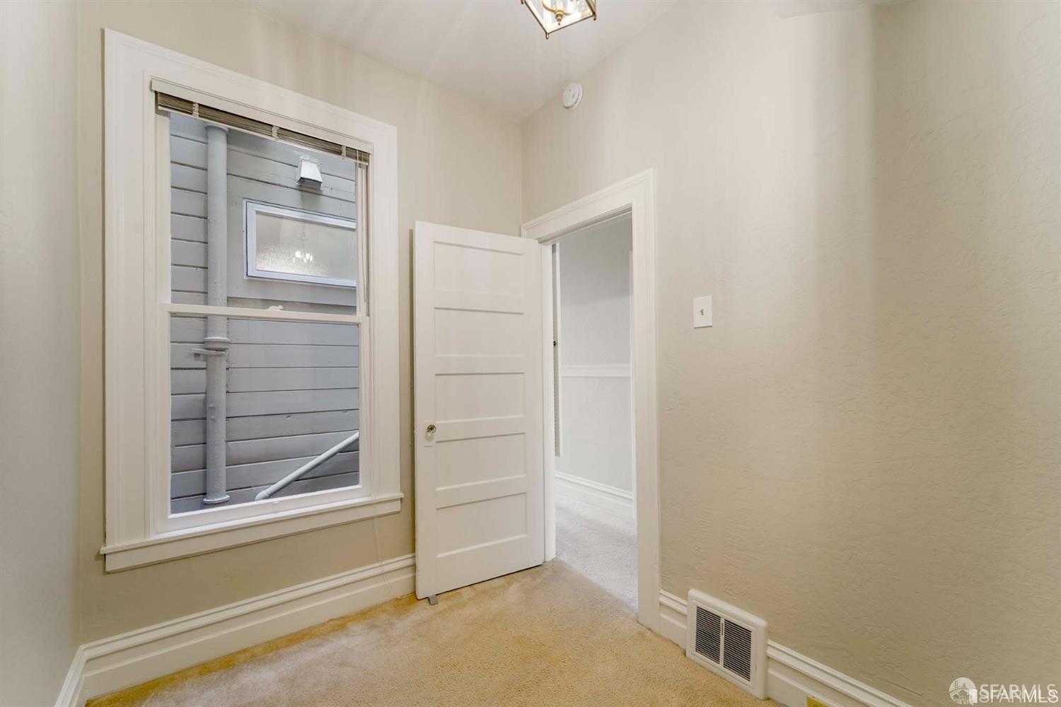 Detail Gallery Image 15 of 24 For 928 Greenwich St, San Francisco,  CA 94133 - 2 Beds | 1 Baths