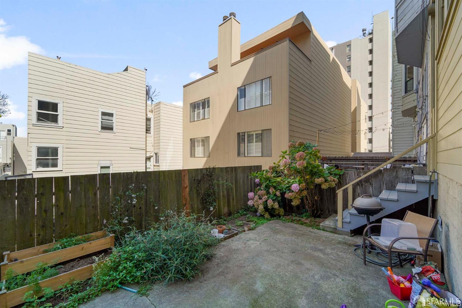 Detail Gallery Image 18 of 24 For 928 Greenwich St, San Francisco,  CA 94133 - 2 Beds | 1 Baths