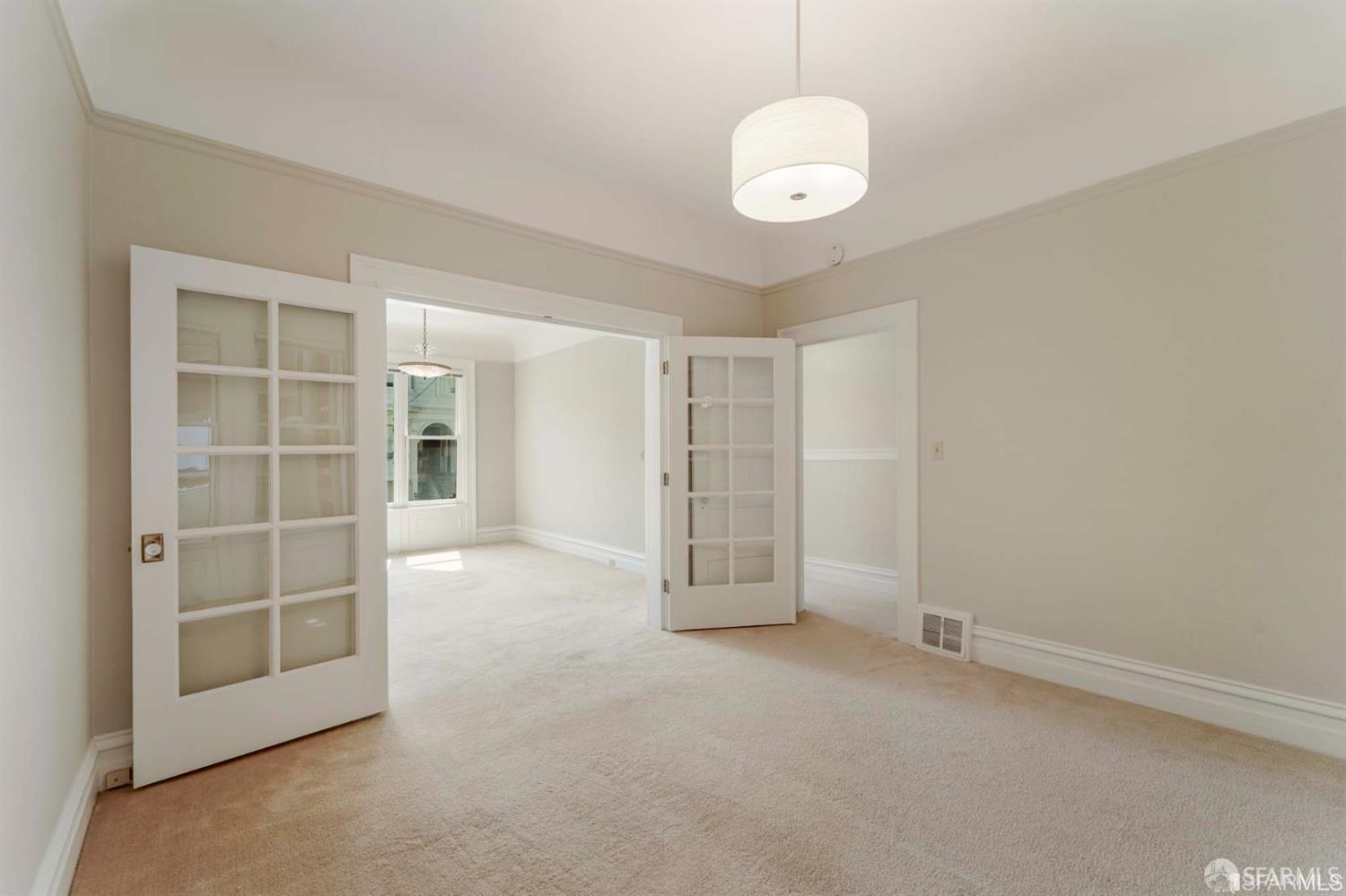 Detail Gallery Image 12 of 24 For 928 Greenwich St, San Francisco,  CA 94133 - 2 Beds | 1 Baths