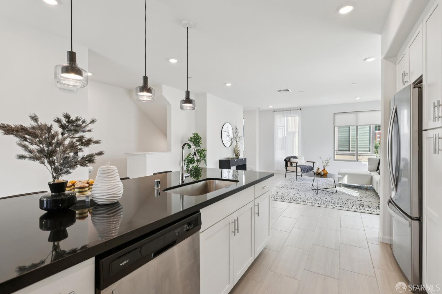 Detail Gallery Image 17 of 41 For 25422 Parklane Dr, Hayward,  CA 94544 - 4 Beds | 3/1 Baths