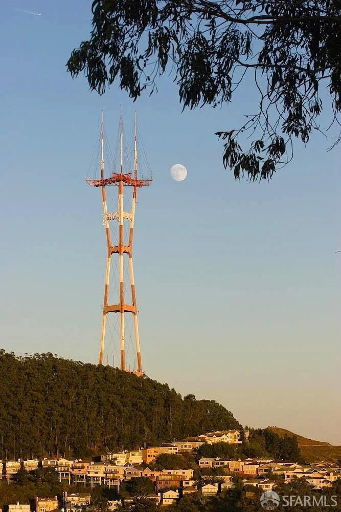 Detail Gallery Image 12 of 41 For 25 Crestmont Dr, San Francisco,  CA 94131 - 4 Beds | 3 Baths