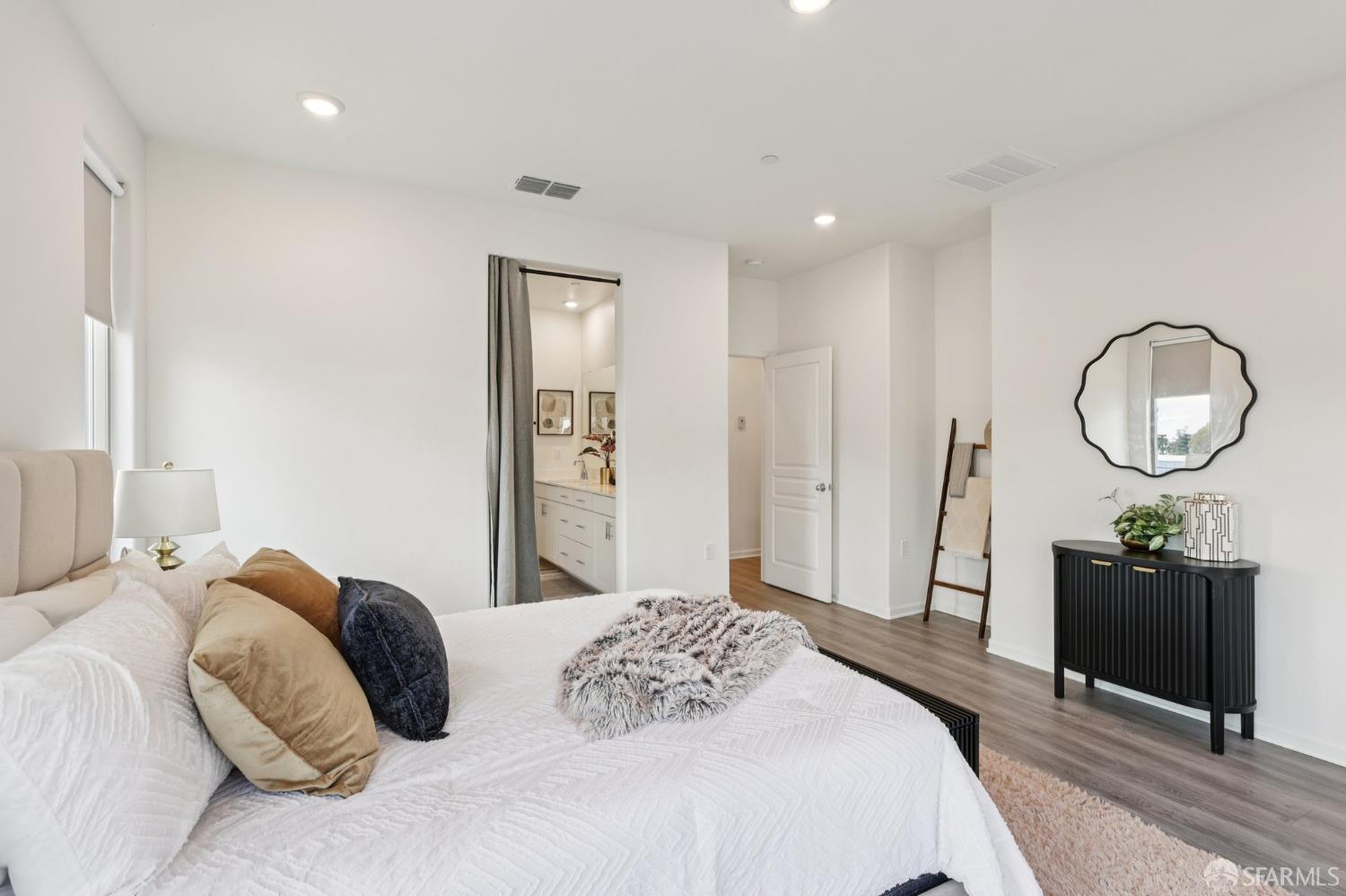 Detail Gallery Image 19 of 41 For 25422 Parklane Dr, Hayward,  CA 94544 - 4 Beds | 3/1 Baths