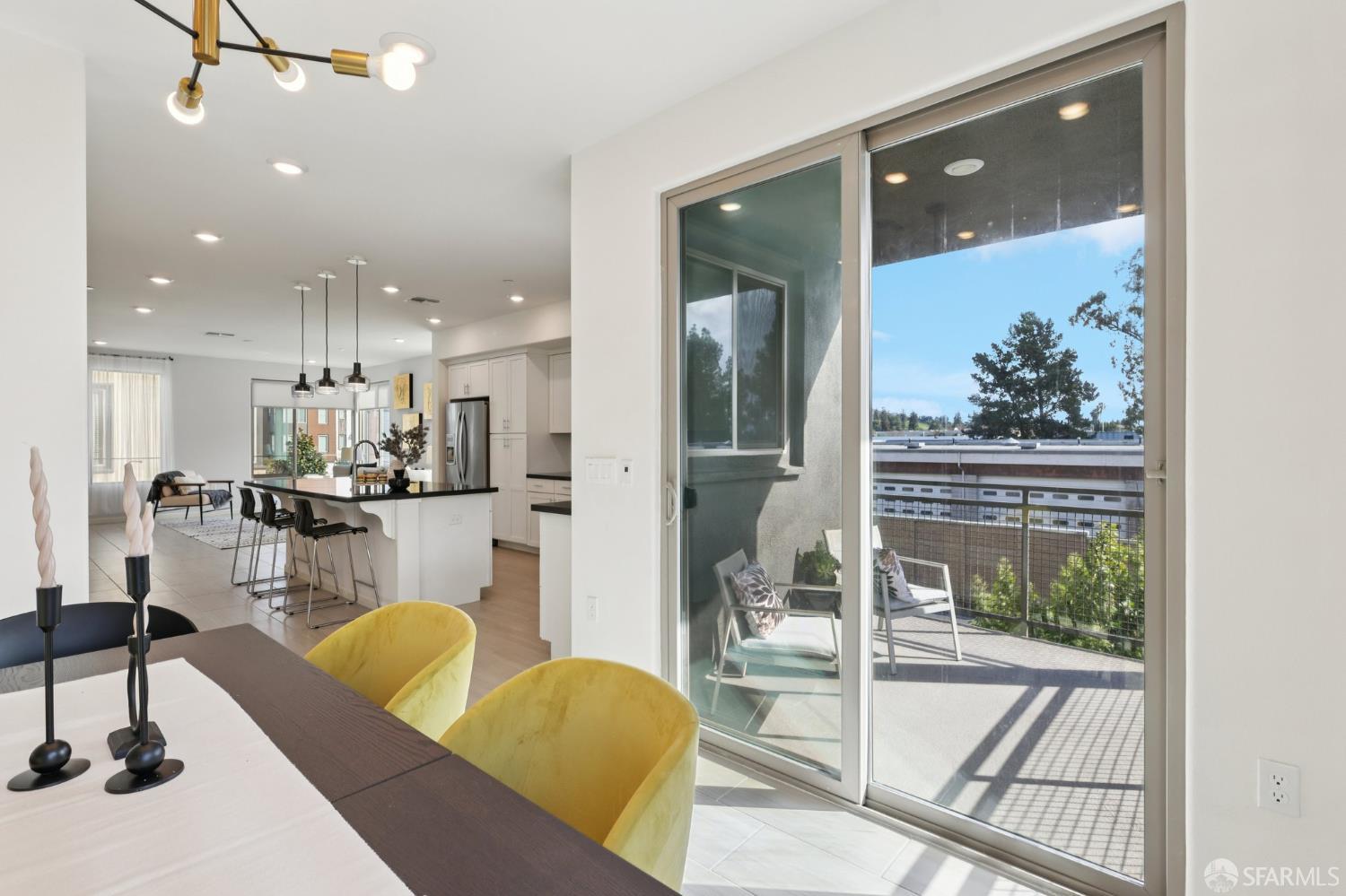 Detail Gallery Image 15 of 41 For 25422 Parklane Dr, Hayward,  CA 94544 - 4 Beds | 3/1 Baths