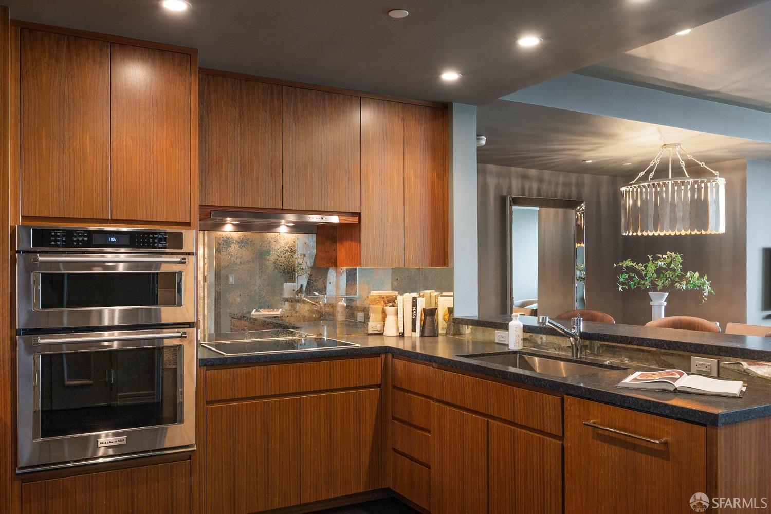 Detail Gallery Image 4 of 34 For 765 Market St 32h,  San Francisco,  CA 94103 - 2 Beds | 2/1 Baths