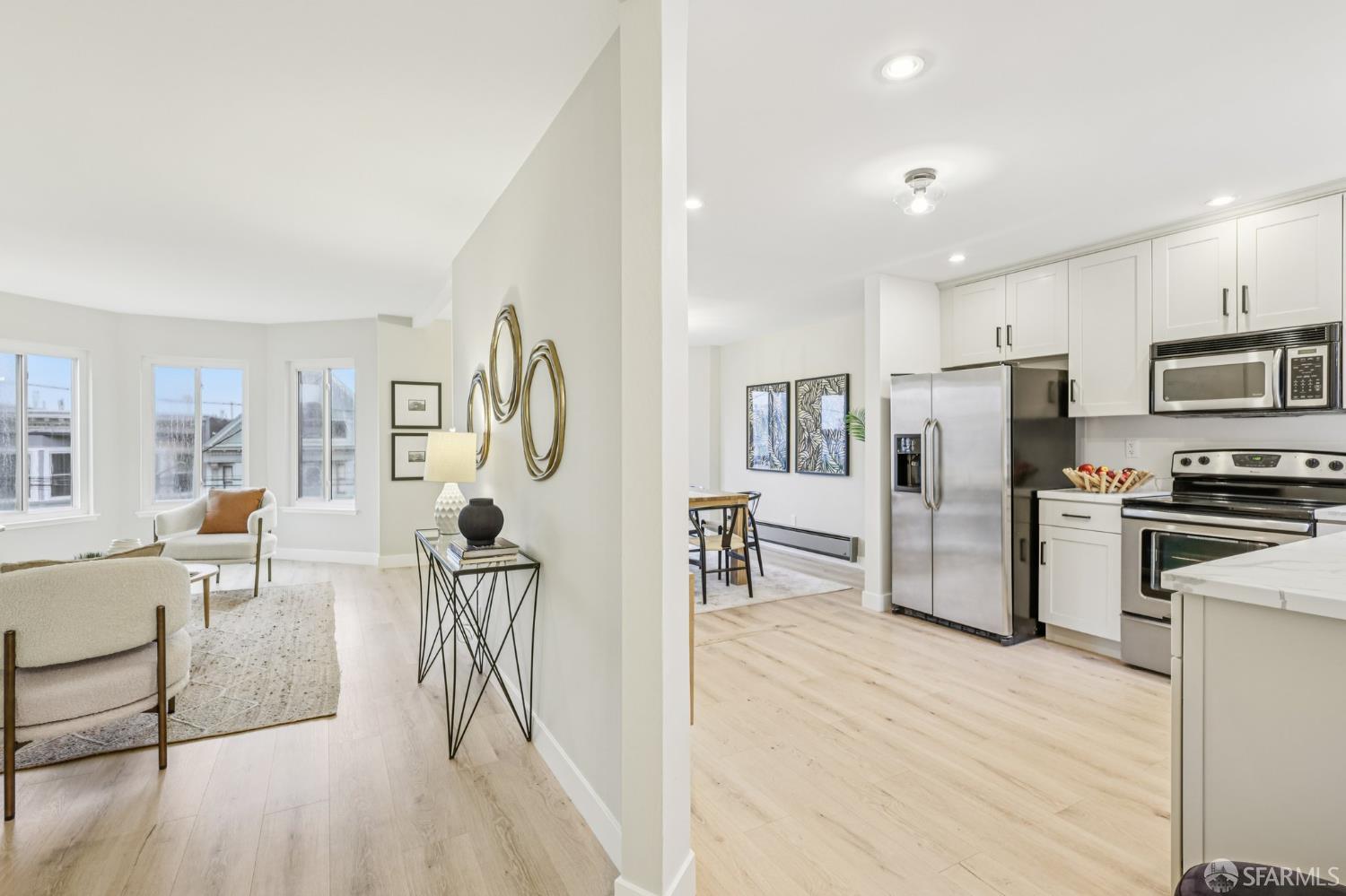 Detail Gallery Image 6 of 29 For 159 Carl St #3,  San Francisco,  CA 94117 - 3 Beds | 2 Baths