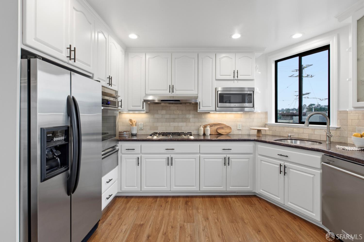 Detail Gallery Image 16 of 86 For 100 Encline Ct, San Francisco,  CA 94127 - 3 Beds | 2 Baths