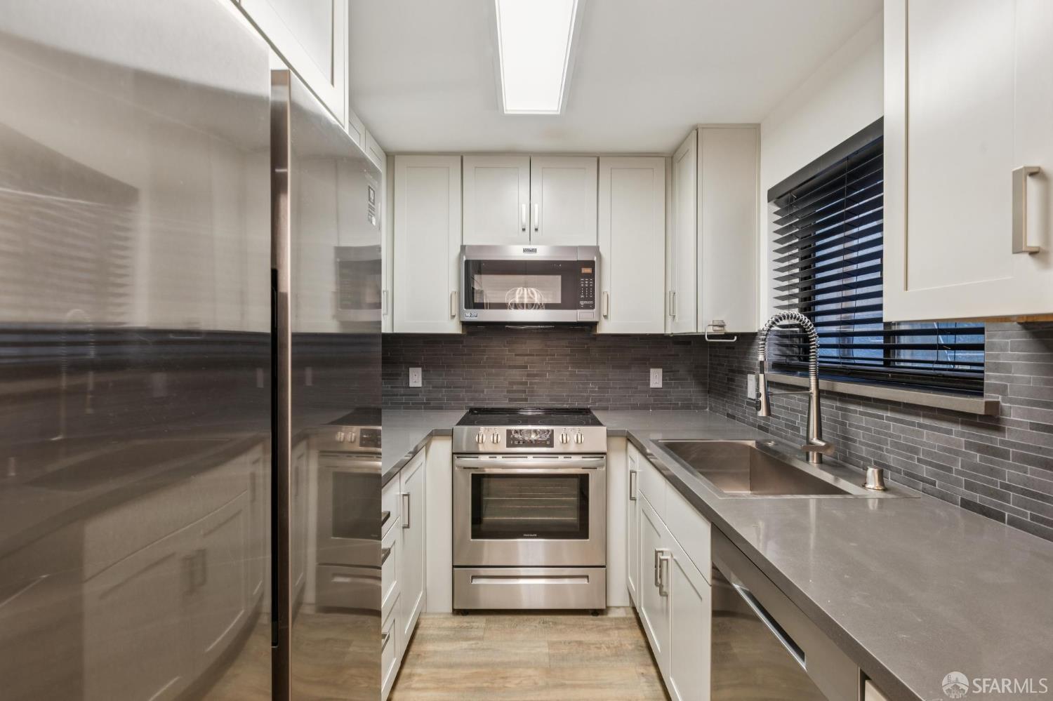 Detail Gallery Image 4 of 42 For 1831 Grant Ave #102,  San Francisco,  CA 94133 - 1 Beds | 1 Baths