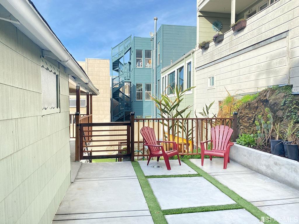 Detail Gallery Image 15 of 28 For 1943 Stockton St, San Francisco,  CA 94133 - 2 Beds | 1 Baths