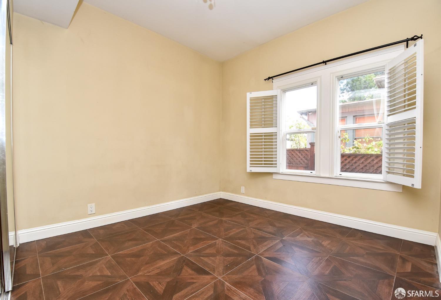 Detail Gallery Image 8 of 11 For 652 65th St, Oakland,  CA 94609 - 2 Beds | 1 Baths