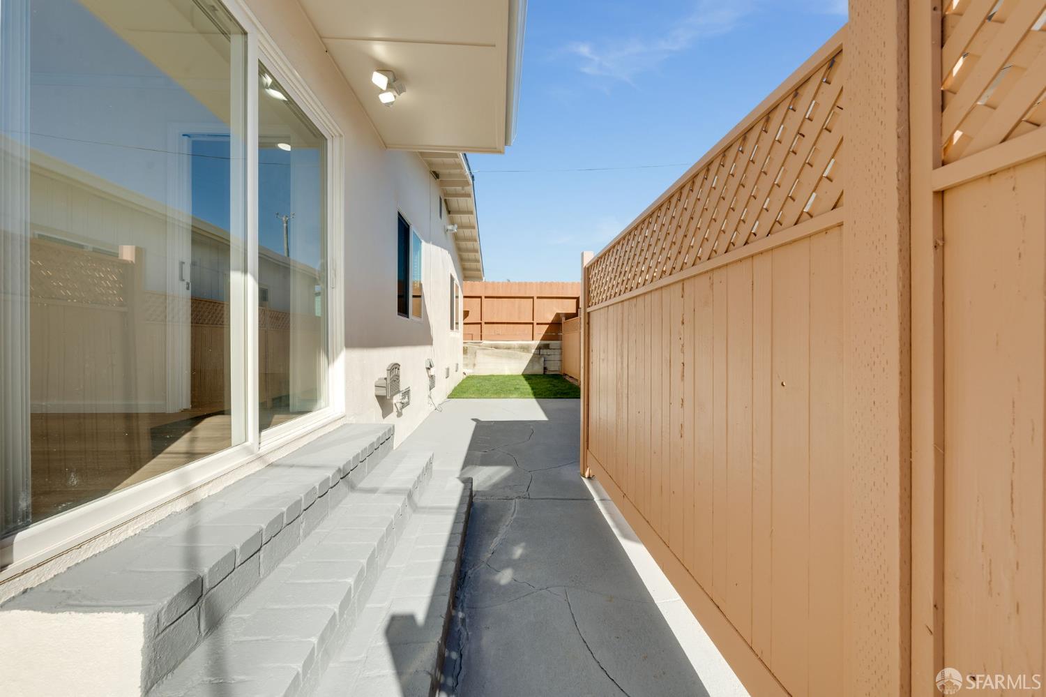 220 Sequoia Avenue photo 35