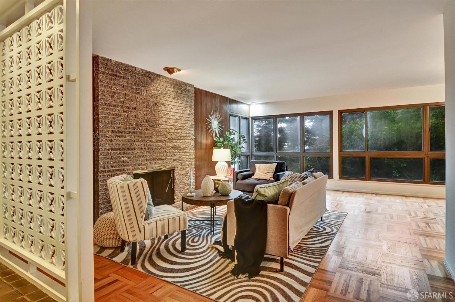 Detail Gallery Image 4 of 43 For 635 Parkview Cir, Pacifica,  CA 94044 - 4 Beds | 2 Baths