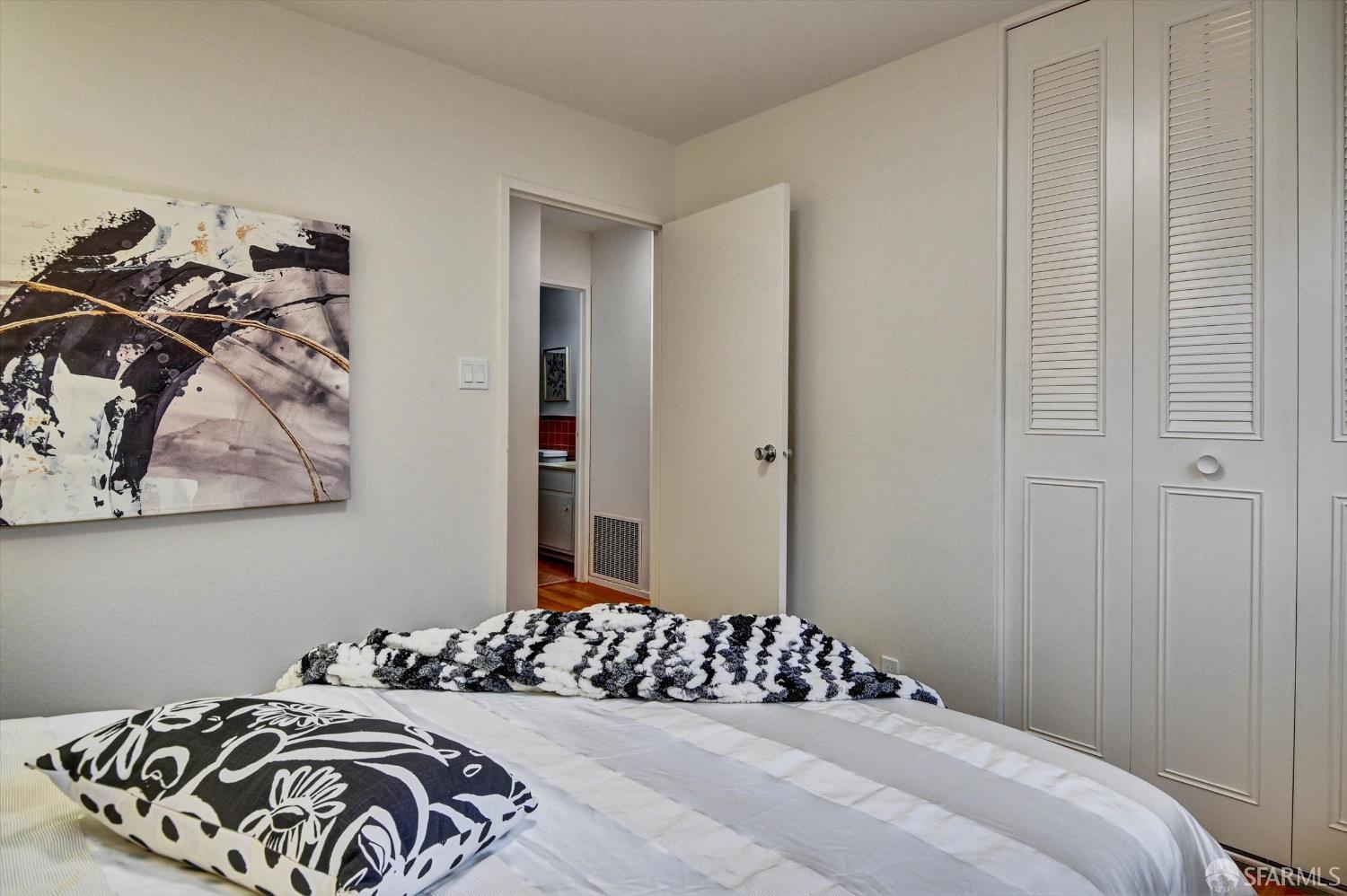 Detail Gallery Image 17 of 43 For 635 Parkview Cir, Pacifica,  CA 94044 - 4 Beds | 2 Baths