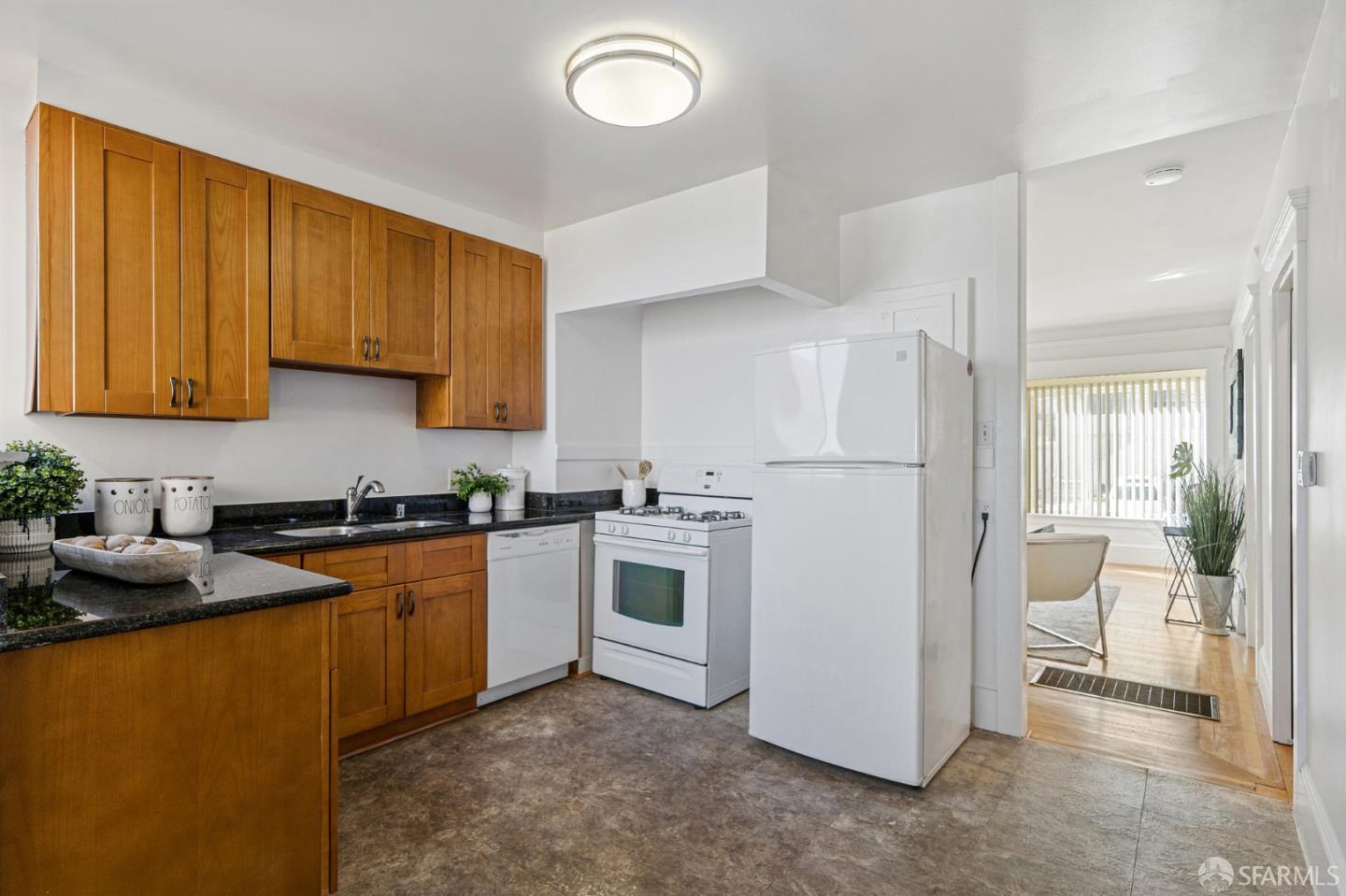 Detail Gallery Image 7 of 19 For 28 Shakespeare St, Daly City,  CA 94014 - 4 Beds | 3 Baths