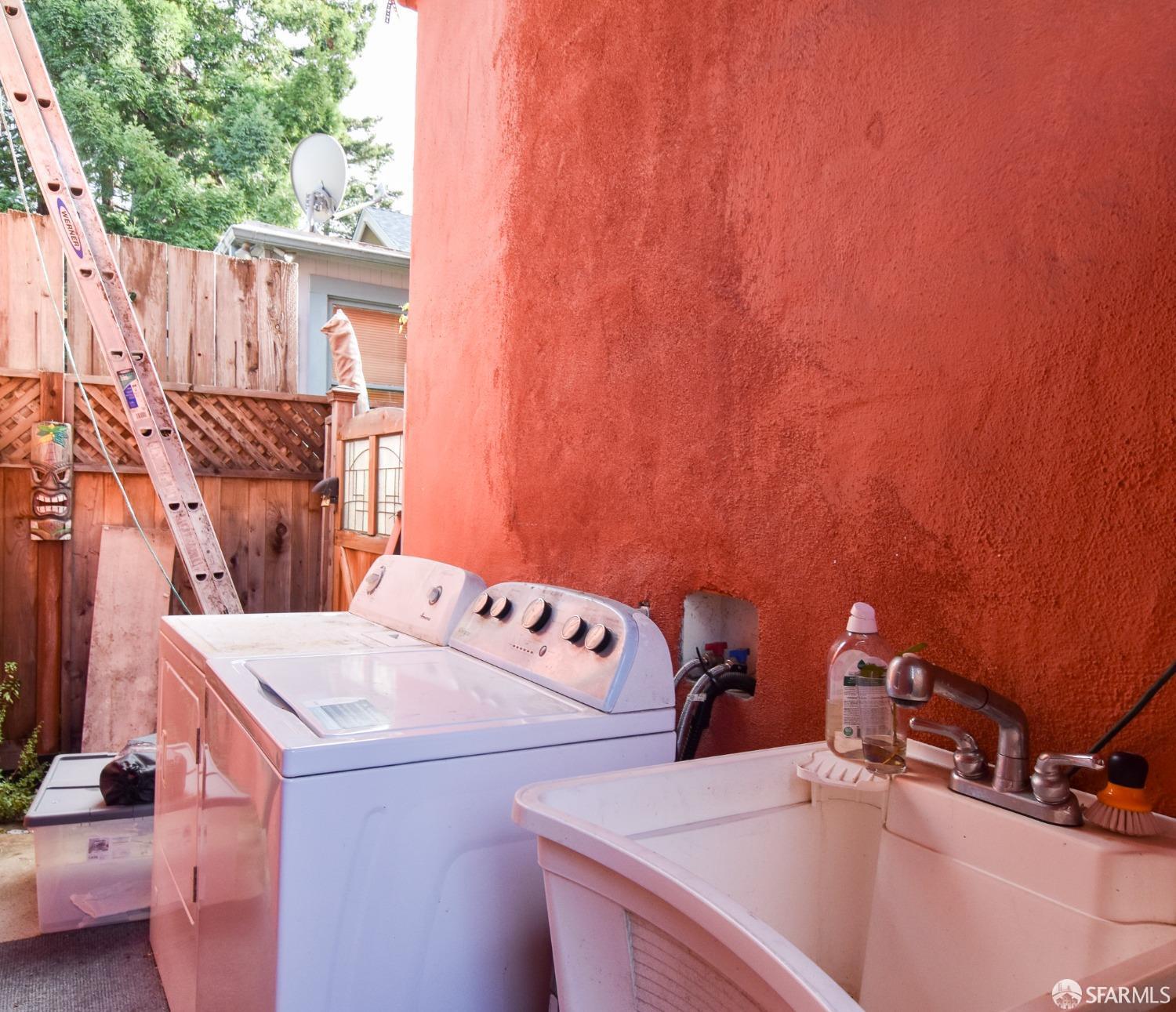 Detail Gallery Image 10 of 11 For 652 65th St, Oakland,  CA 94609 - 2 Beds | 1 Baths