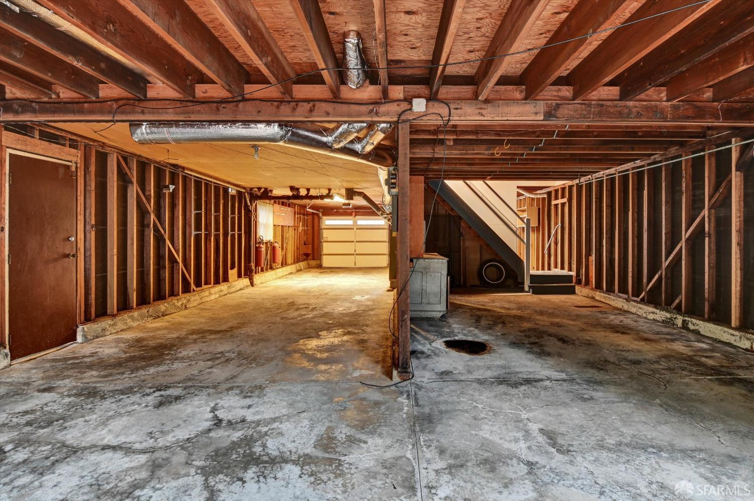 Detail Gallery Image 33 of 43 For 635 Parkview Cir, Pacifica,  CA 94044 - 4 Beds | 2 Baths