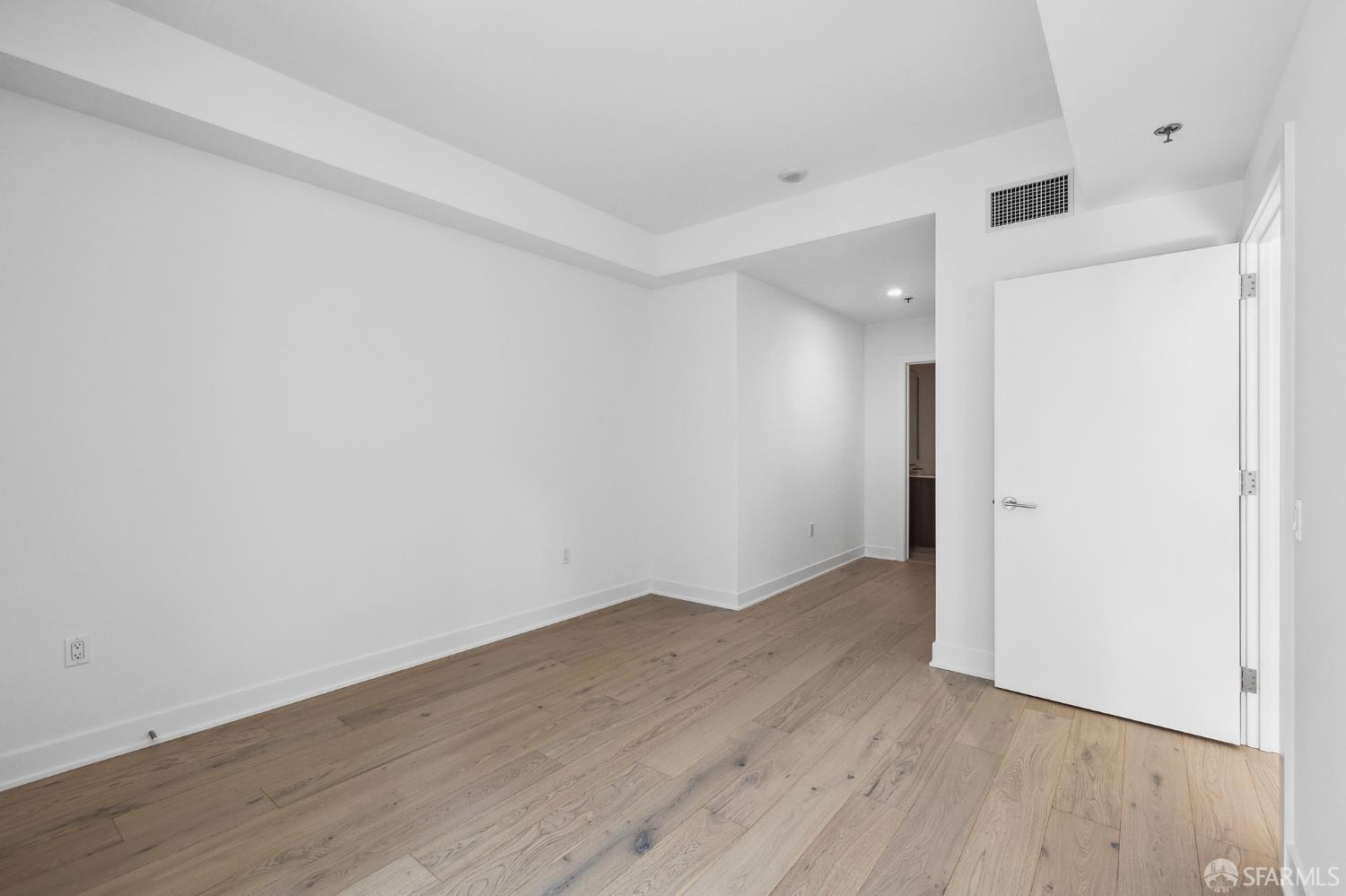 Detail Gallery Image 12 of 45 For 201 Folsom St 1b,  San Francisco,  CA 94105 - 1 Beds | 1/1 Baths