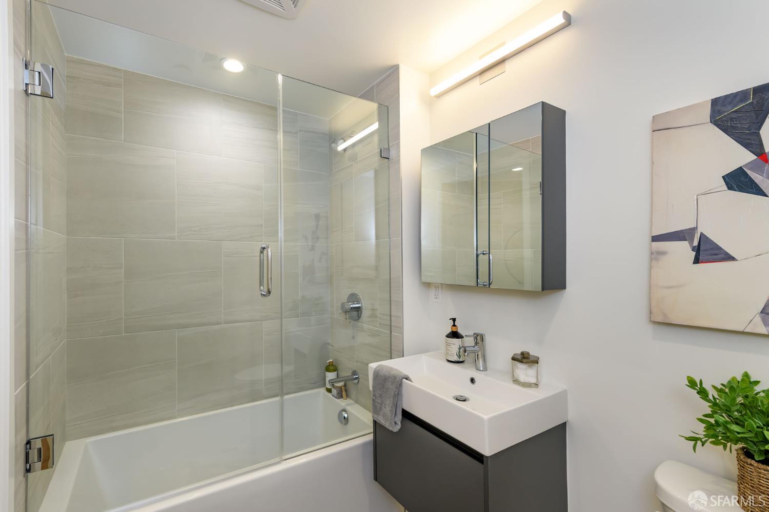 Detail Gallery Image 11 of 23 For 100 Duboce Ave #504,  San Francisco,  CA 94103 - 2 Beds | 2 Baths