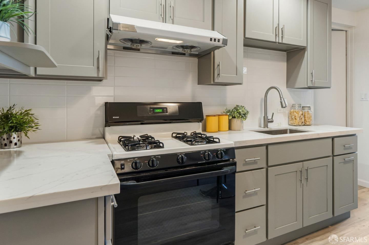 Detail Gallery Image 14 of 19 For 28 Shakespeare St, Daly City,  CA 94014 - 4 Beds | 3 Baths