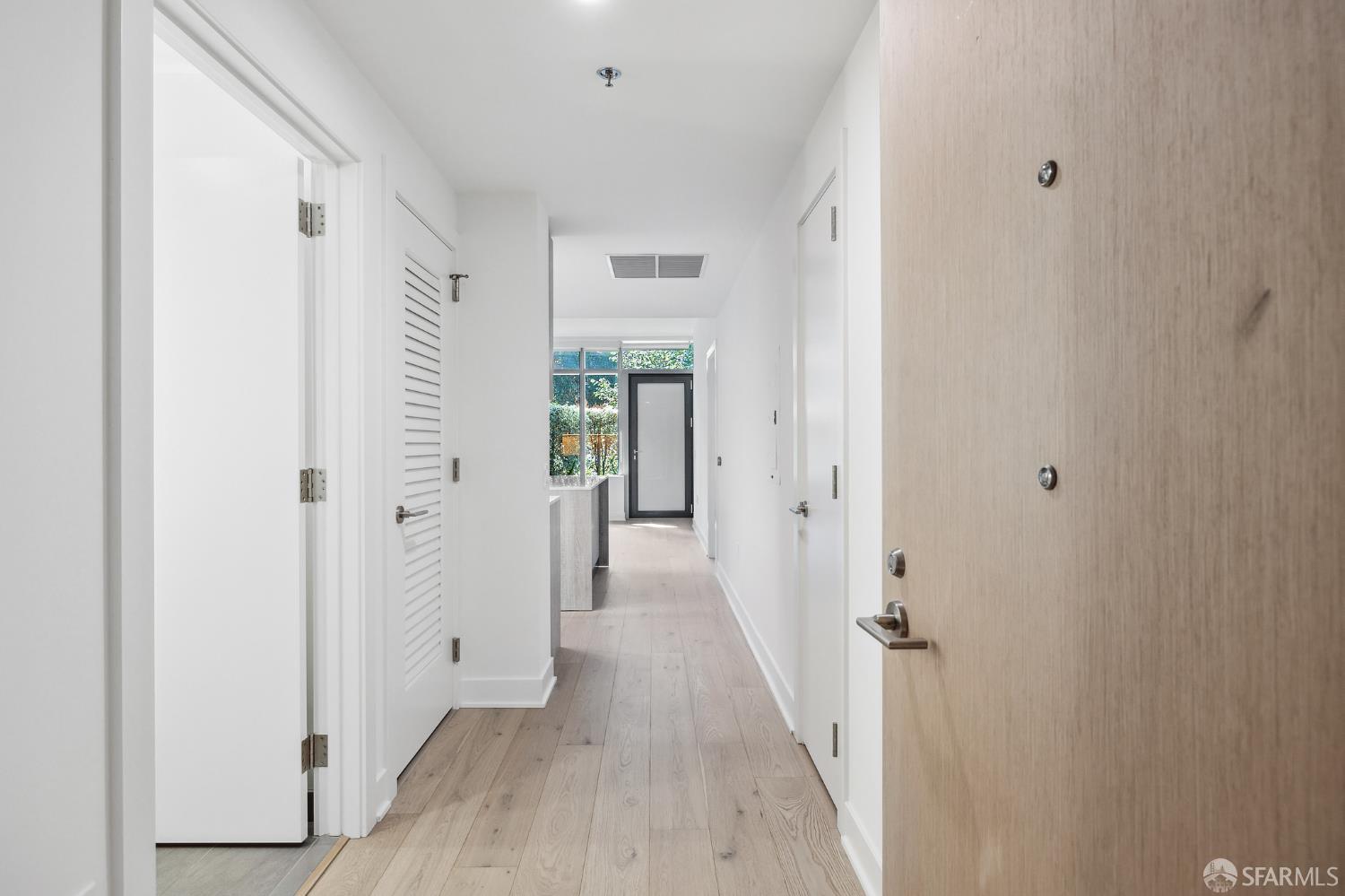 Detail Gallery Image 2 of 45 For 201 Folsom St 1b,  San Francisco,  CA 94105 - 1 Beds | 1/1 Baths