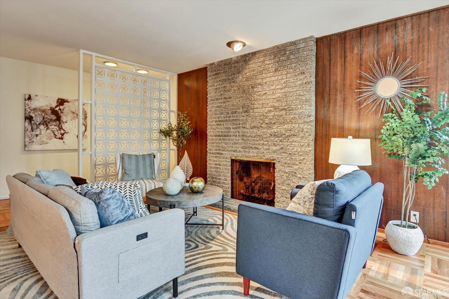 Detail Gallery Image 6 of 43 For 635 Parkview Cir, Pacifica,  CA 94044 - 4 Beds | 2 Baths