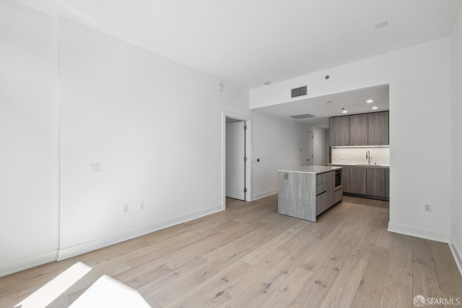 Detail Gallery Image 10 of 45 For 201 Folsom St 1b,  San Francisco,  CA 94105 - 1 Beds | 1/1 Baths