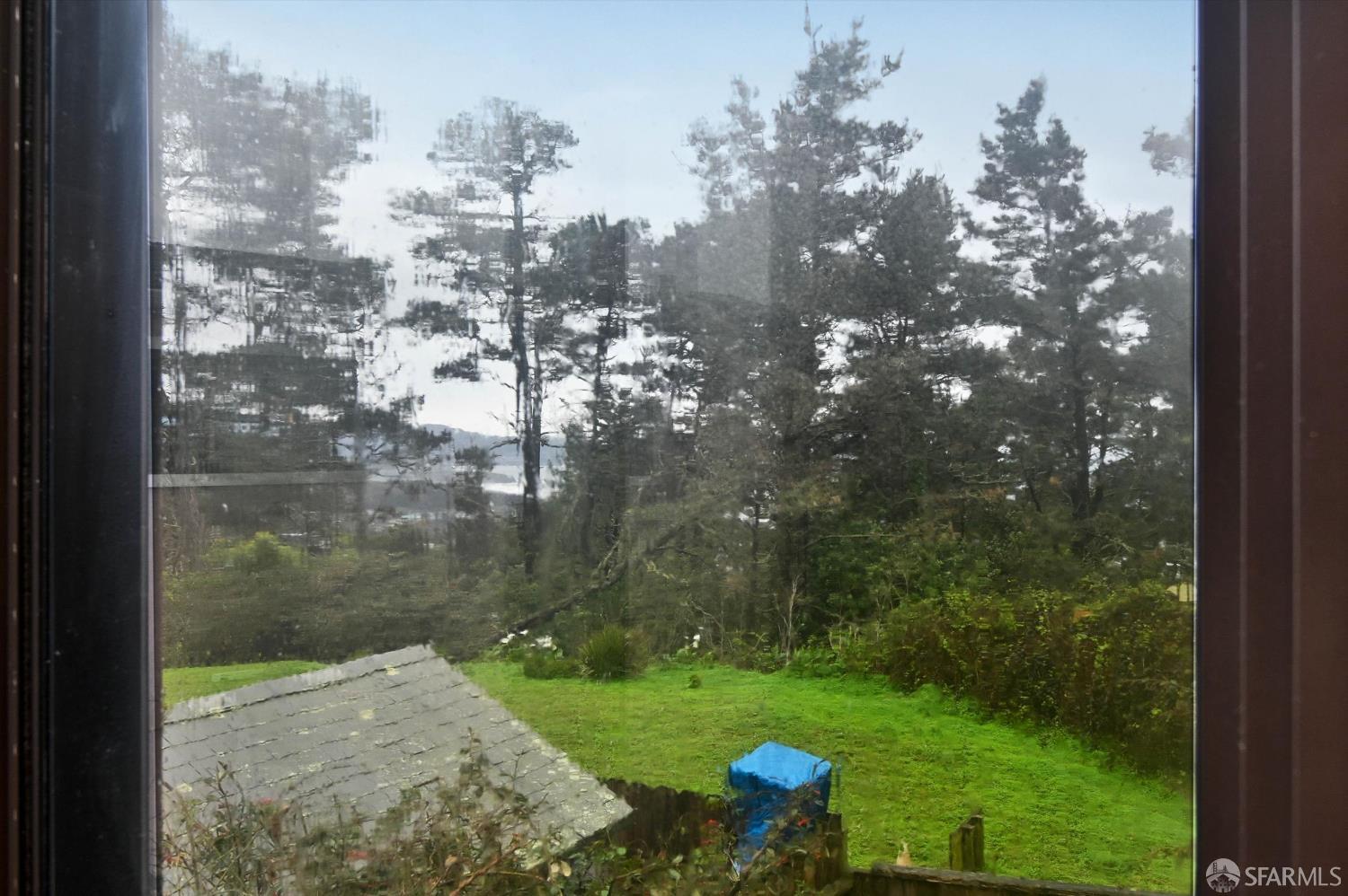 Detail Gallery Image 30 of 43 For 635 Parkview Cir, Pacifica,  CA 94044 - 4 Beds | 2 Baths