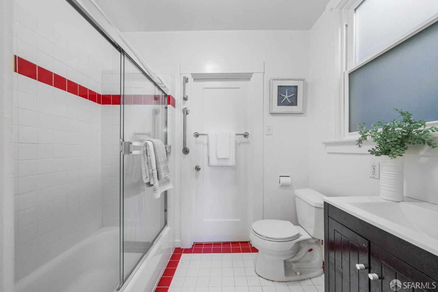 Detail Gallery Image 9 of 19 For 28 Shakespeare St, Daly City,  CA 94014 - 4 Beds | 3 Baths