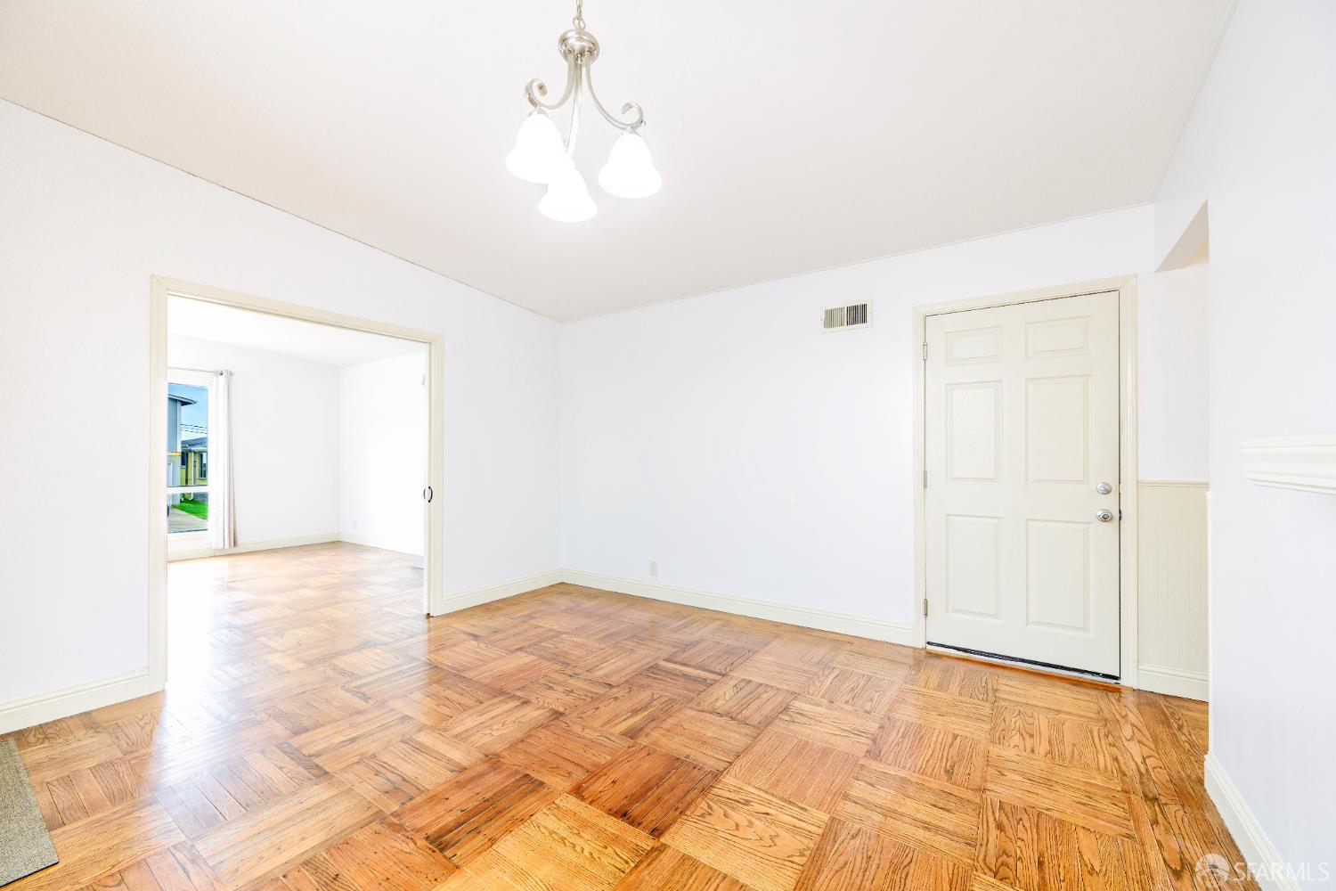 Detail Gallery Image 12 of 43 For 29 Oceanside Dr, Daly City,  CA 94015 - 3 Beds | 2 Baths