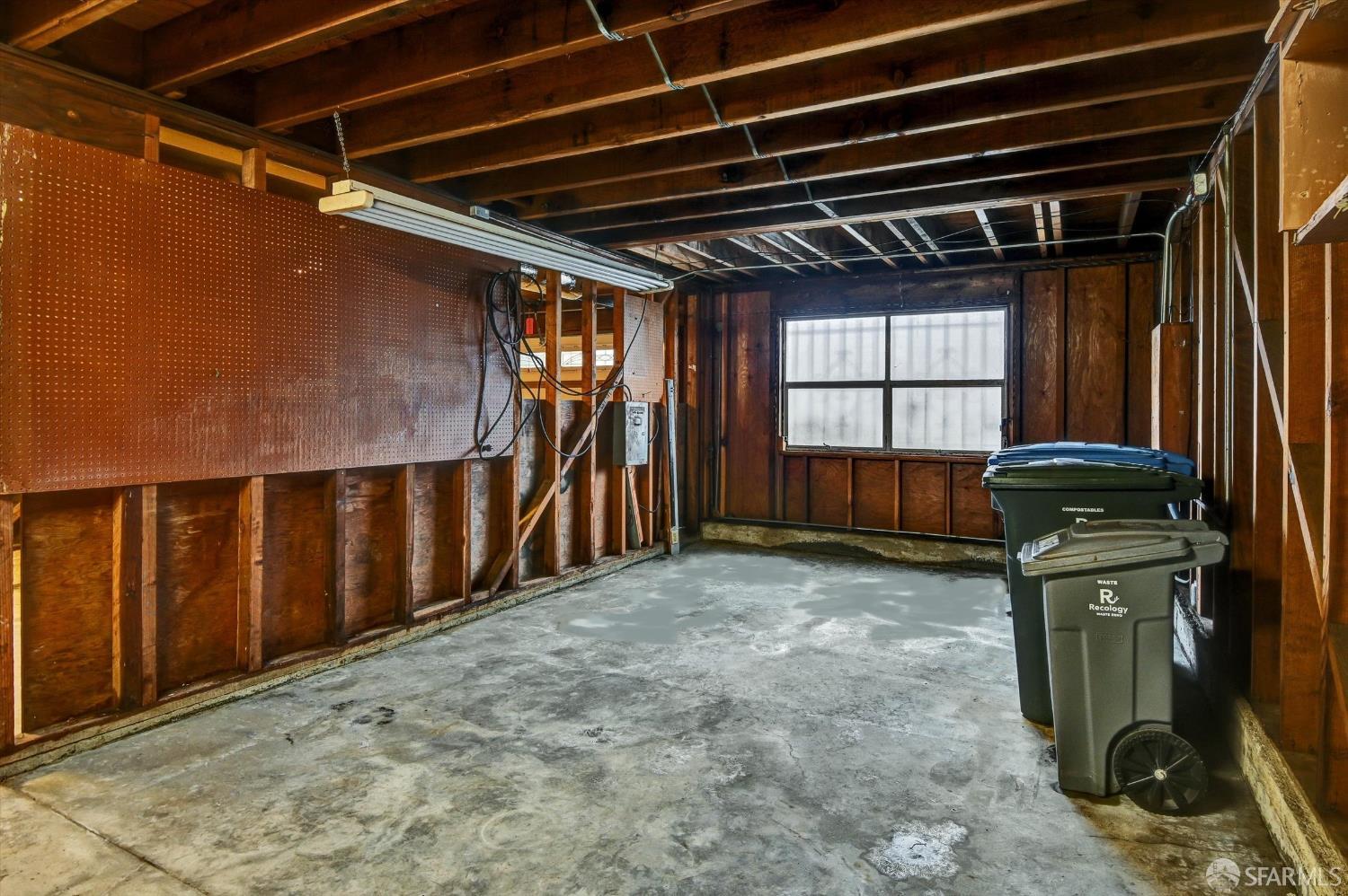 Detail Gallery Image 35 of 43 For 635 Parkview Cir, Pacifica,  CA 94044 - 4 Beds | 2 Baths