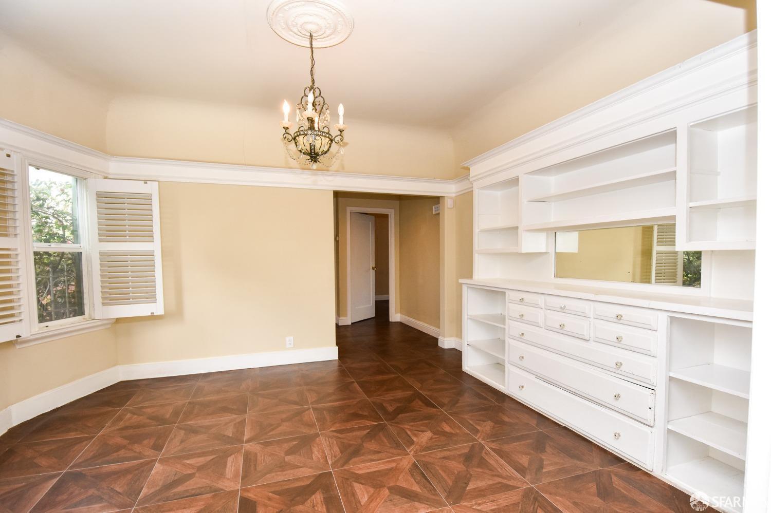 Detail Gallery Image 6 of 11 For 652 65th St, Oakland,  CA 94609 - 2 Beds | 1 Baths