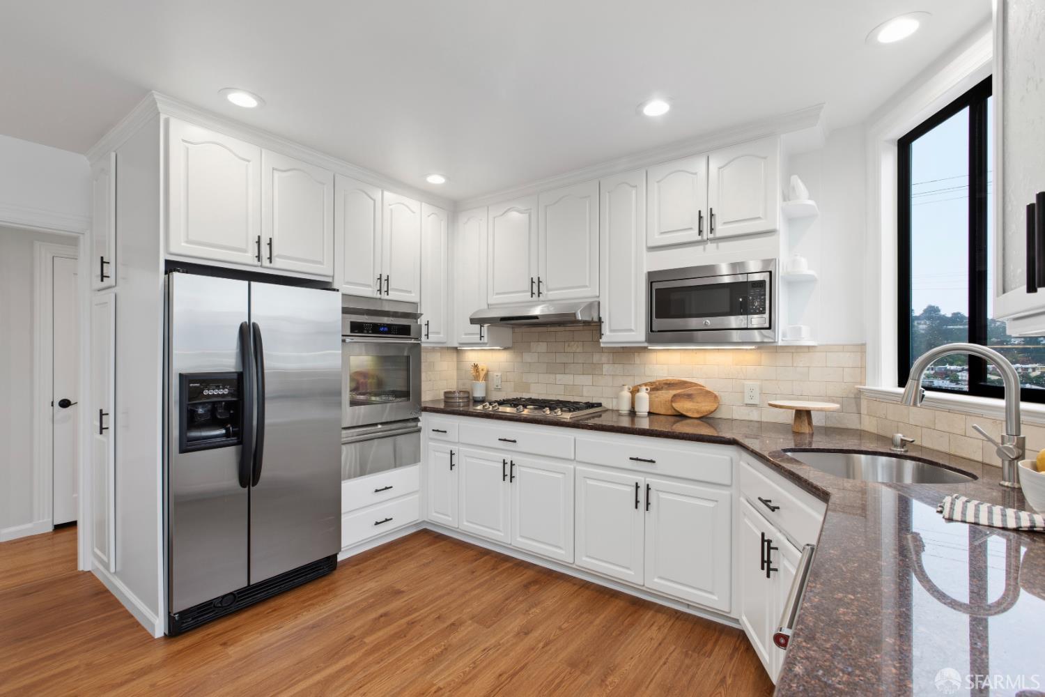 Detail Gallery Image 21 of 86 For 100 Encline Ct, San Francisco,  CA 94127 - 3 Beds | 2 Baths