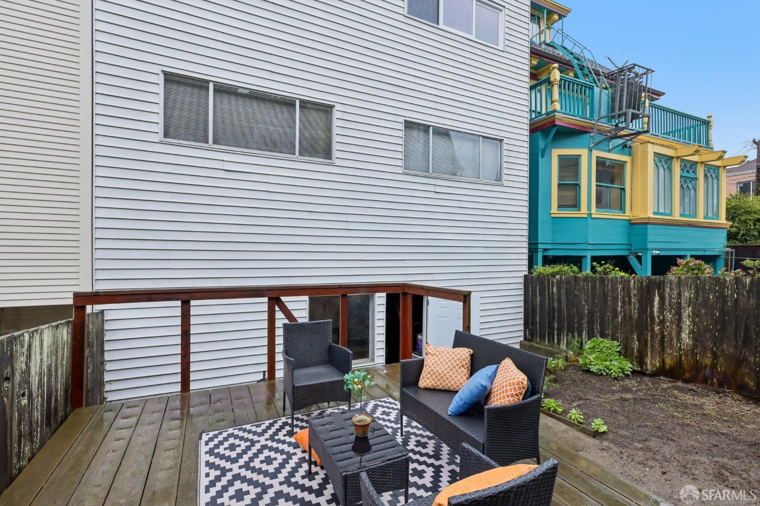 Detail Gallery Image 26 of 29 For 159 Carl St #3,  San Francisco,  CA 94117 - 3 Beds | 2 Baths