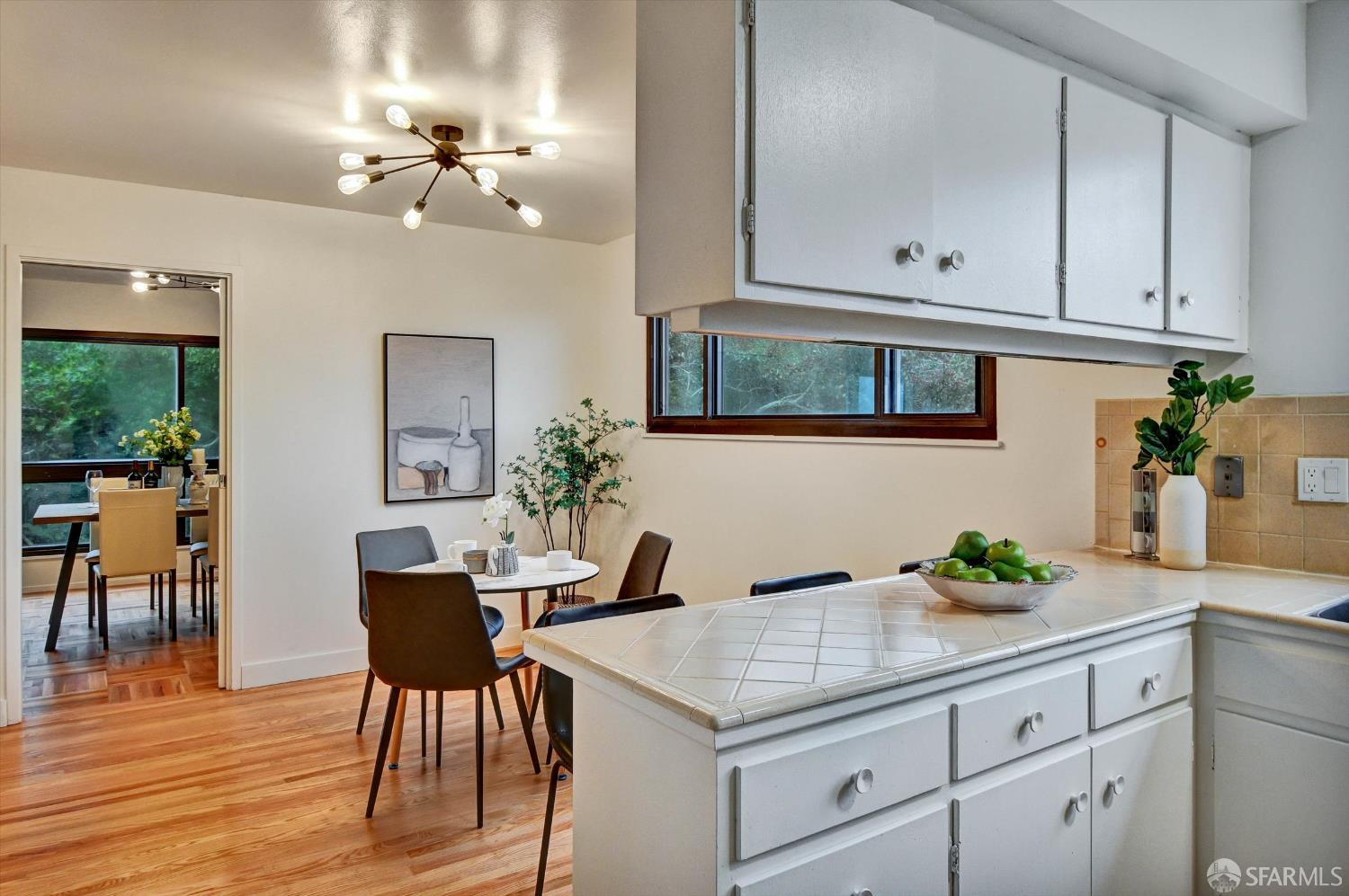 Detail Gallery Image 13 of 43 For 635 Parkview Cir, Pacifica,  CA 94044 - 4 Beds | 2 Baths