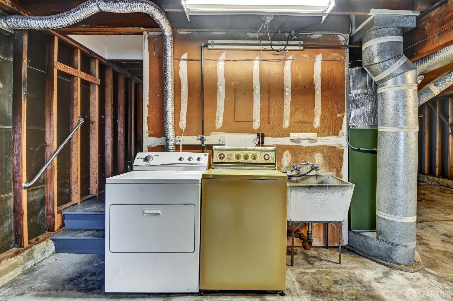 Detail Gallery Image 37 of 43 For 635 Parkview Cir, Pacifica,  CA 94044 - 4 Beds | 2 Baths