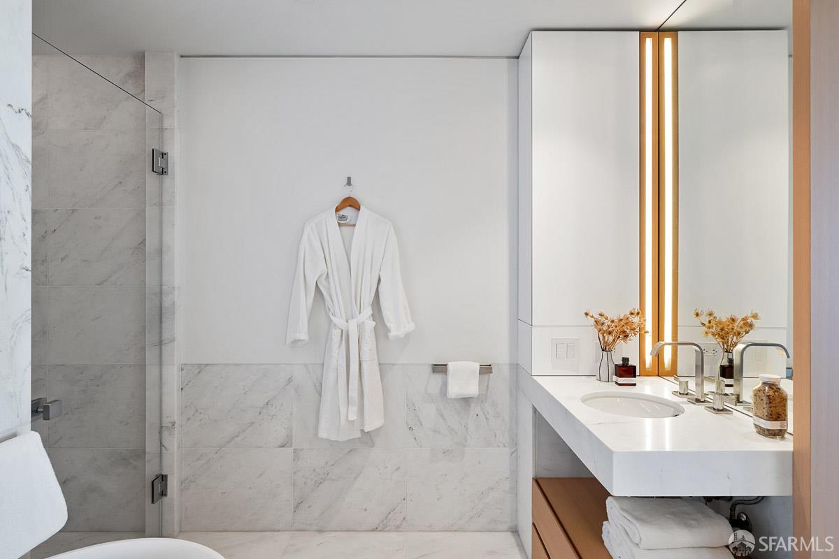 Detail Gallery Image 35 of 78 For 1 Steuart Ln #1901,  San Francisco,  CA 94105 - 3 Beds | 3 Baths