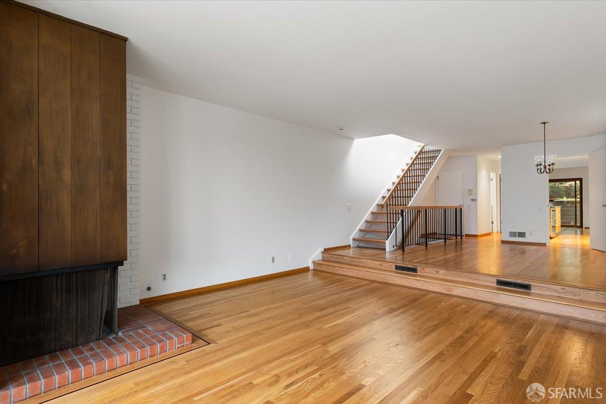 Photo #8: 425092962 Listing: Photo #8