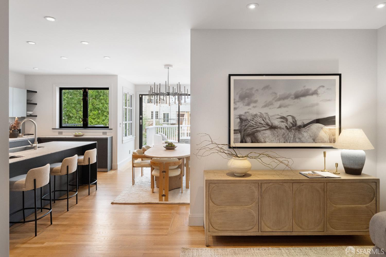 Detail Gallery Image 10 of 48 For 172 Cervantes Blvd, San Francisco,  CA 94123 - 4 Beds | 3/1 Baths