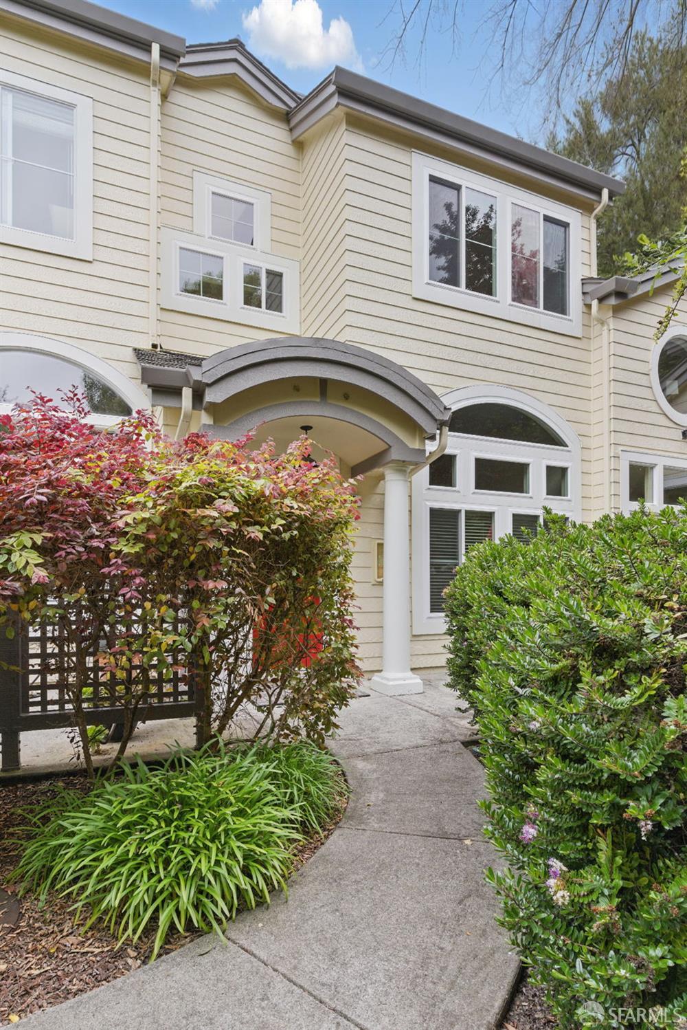 Detail Gallery Image 3 of 30 For 55 Erin Ln, Half Moon Bay,  CA 94019 - 2 Beds | 2/1 Baths