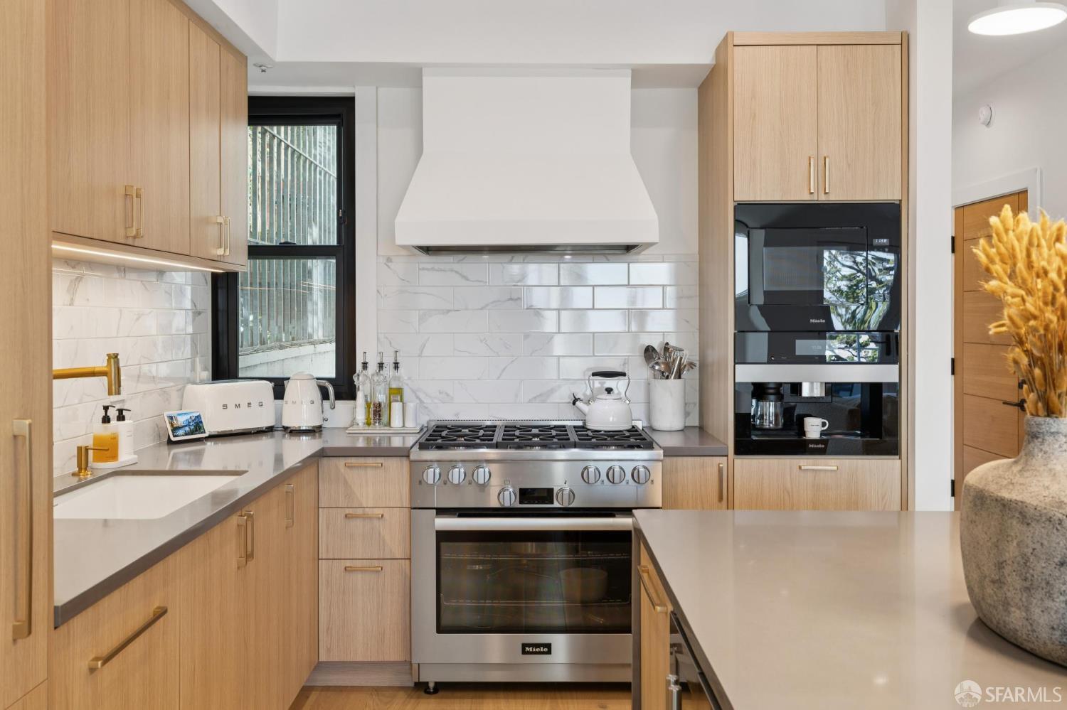 Detail Gallery Image 23 of 44 For 618 Sanchez St, San Francisco,  CA 94114 - 2 Beds | 2/1 Baths