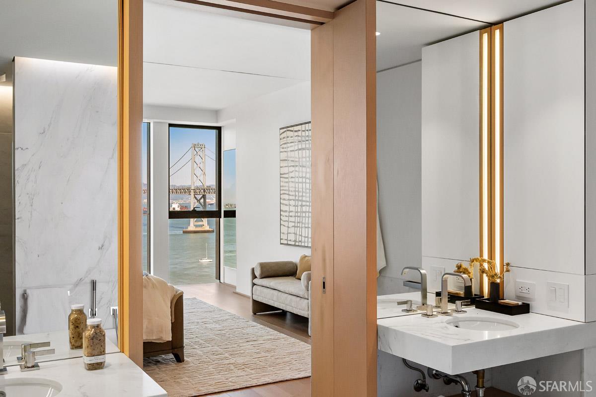 Detail Gallery Image 34 of 78 For 1 Steuart Ln #1901,  San Francisco,  CA 94105 - 3 Beds | 3 Baths