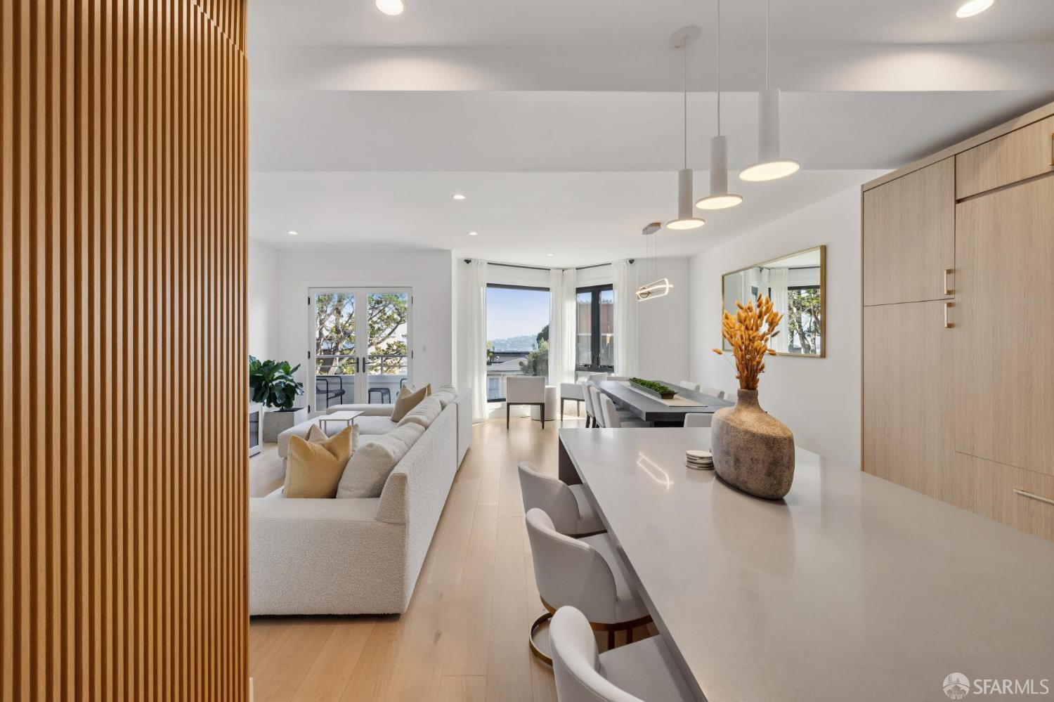 Detail Gallery Image 3 of 44 For 618 Sanchez St, San Francisco,  CA 94114 - 2 Beds | 2/1 Baths