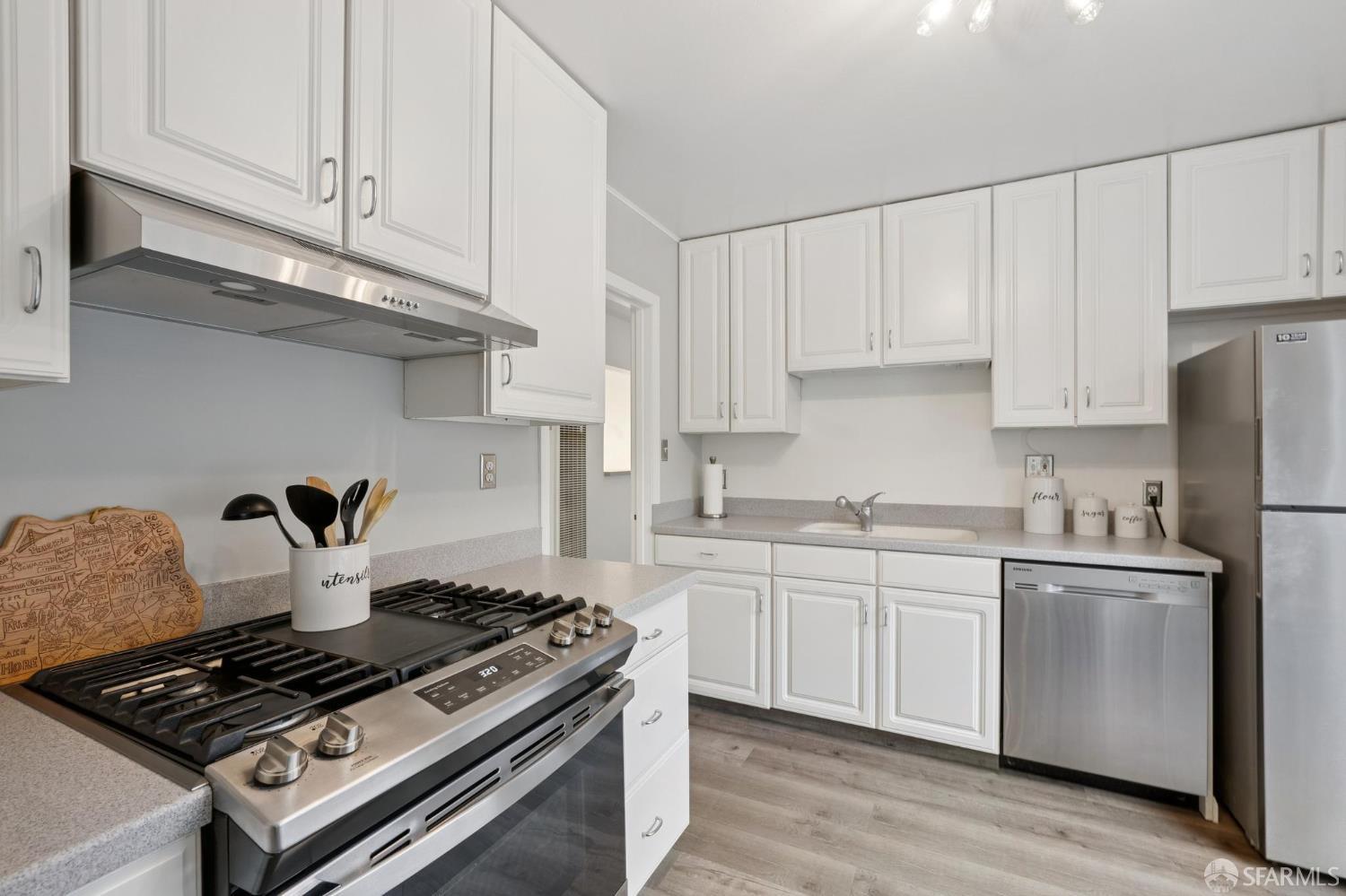 Detail Gallery Image 6 of 25 For 1174 Bowdoin St, San Francisco,  CA 94134 - 2 Beds | 1 Baths