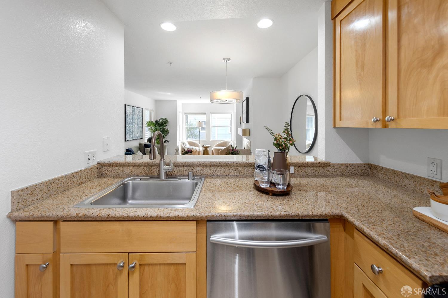 Detail Gallery Image 13 of 31 For 1880 Steiner St #208,  San Francisco,  CA 94115 - 2 Beds | 2 Baths