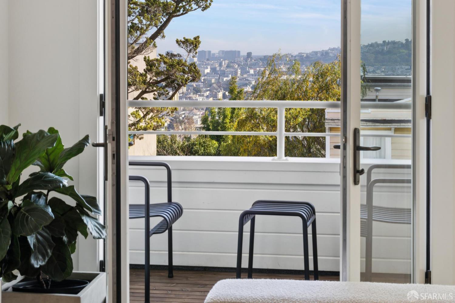 Detail Gallery Image 5 of 44 For 618 Sanchez St, San Francisco,  CA 94114 - 2 Beds | 2/1 Baths