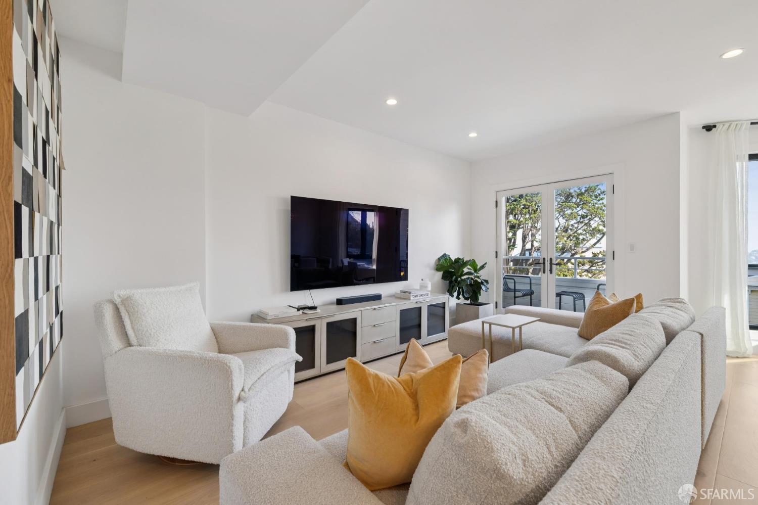 Detail Gallery Image 4 of 44 For 618 Sanchez St, San Francisco,  CA 94114 - 2 Beds | 2/1 Baths