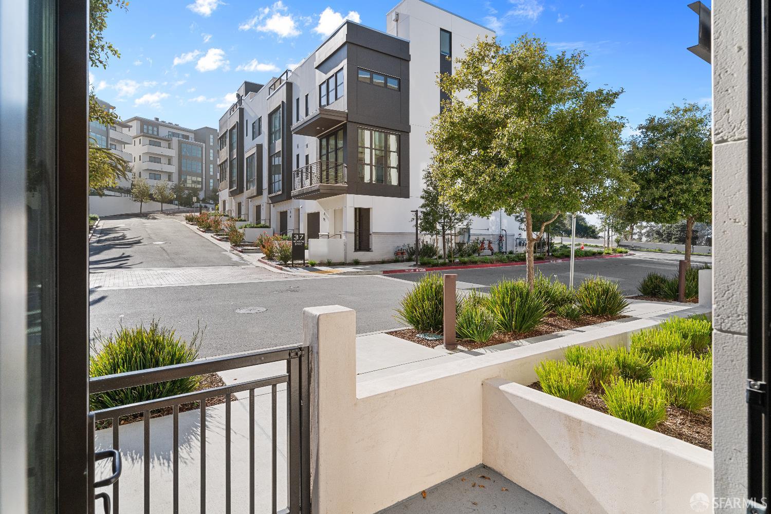 Detail Gallery Image 9 of 27 For 1 Bristol Ct #201,  San Francisco,  CA 94130 - 0 Beds | 1 Baths