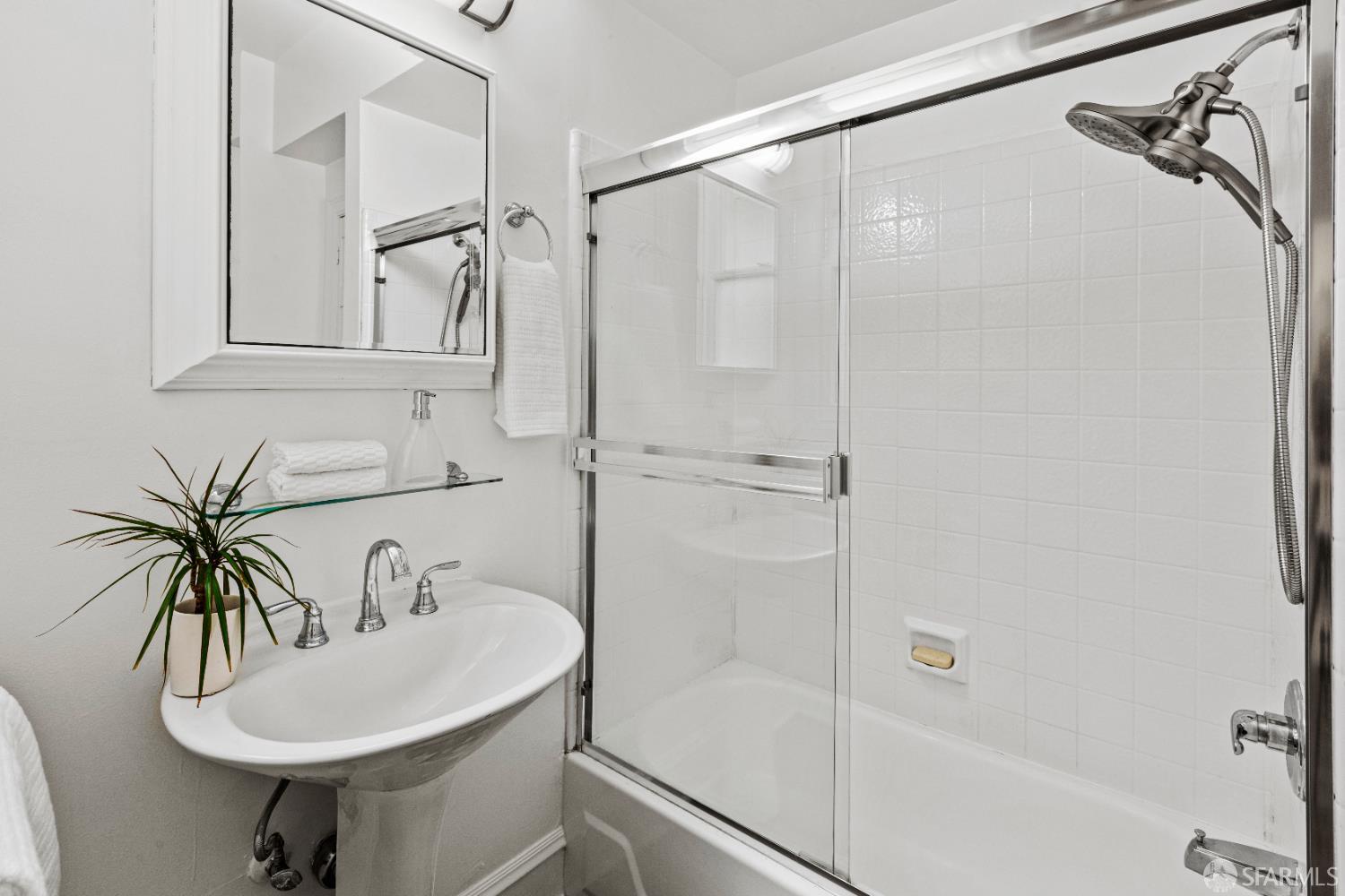 Detail Gallery Image 20 of 89 For 106 Valley St, San Francisco,  CA 94131 - 1 Beds | 1 Baths