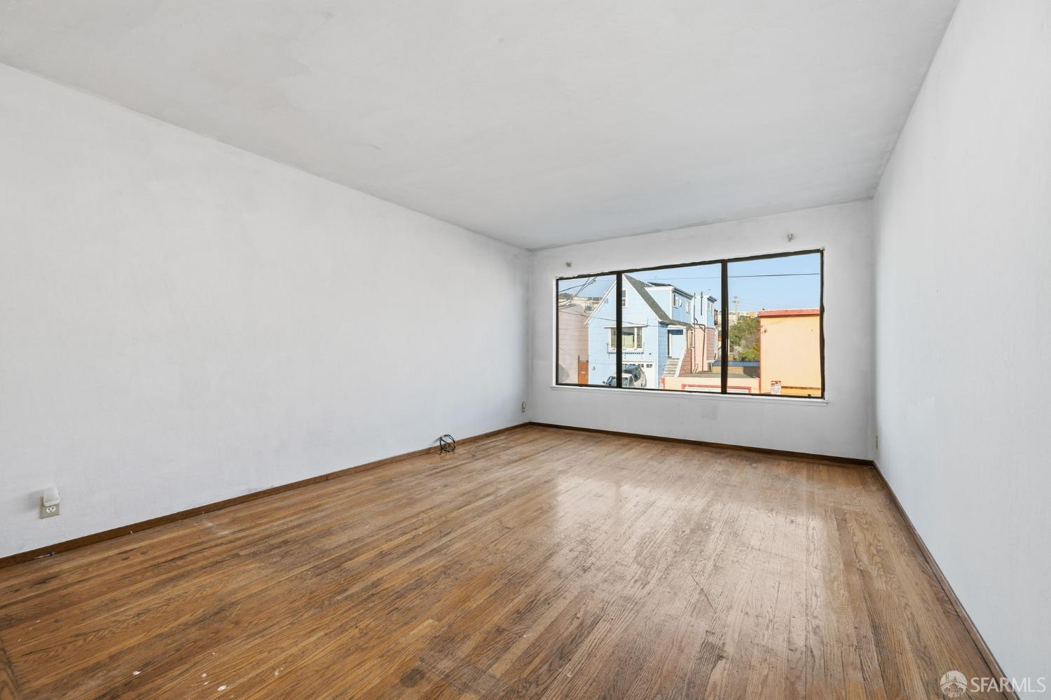 Detail Gallery Image 5 of 32 For 76 Vesta St, San Francisco,  CA 94124 - 3 Beds | 1 Baths