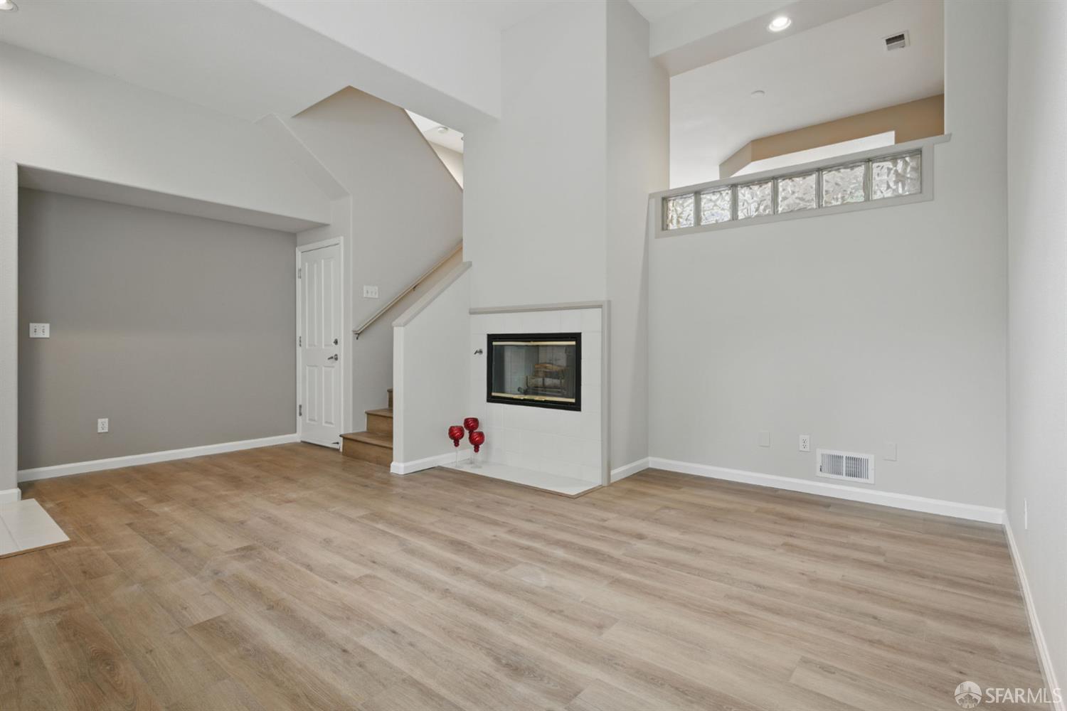 Detail Gallery Image 8 of 30 For 55 Erin Ln, Half Moon Bay,  CA 94019 - 2 Beds | 2/1 Baths